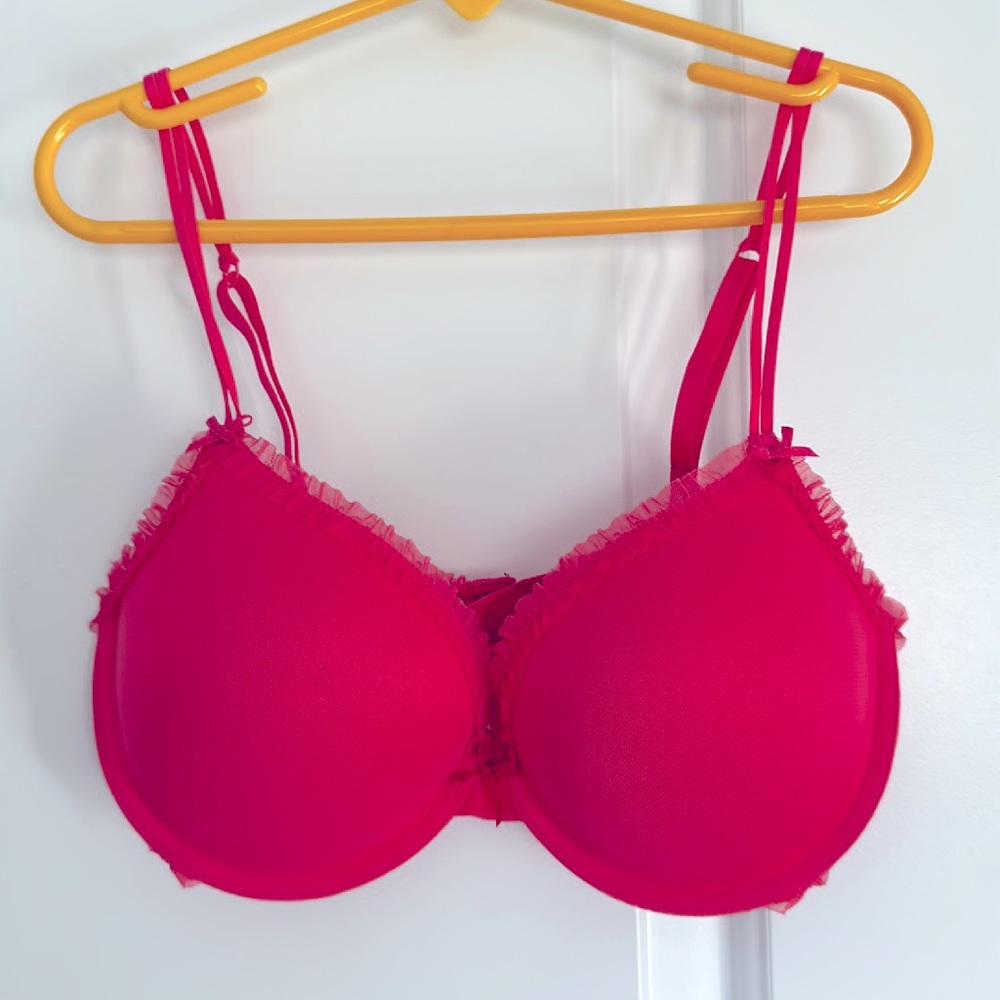 Hot pink bra 32D by La Senza